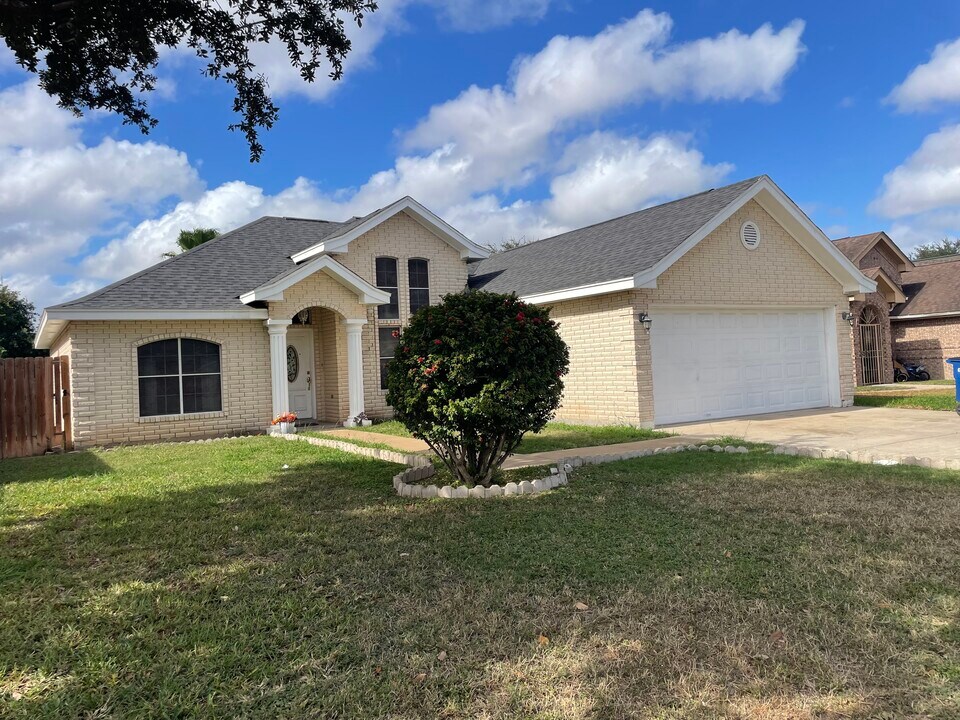 5007 Elk Ln in Edinburg, TX - Building Photo