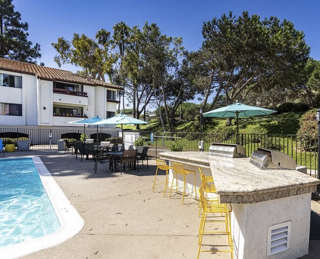 7045 Charmant Dr in San Diego, CA - Building Photo - Building Photo