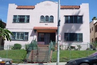 910 S Mariposa Ave in Los Angeles, CA - Building Photo - Building Photo