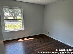 5622 Frst Lk St in San Antonio, TX - Building Photo - Building Photo