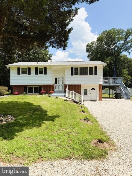 property at 13 Thomas Dr