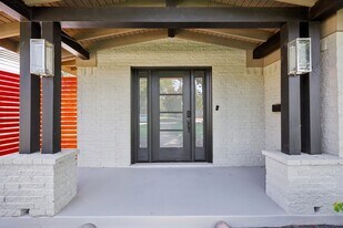 9918 Coldwater Cir in Dallas, TX - Building Photo