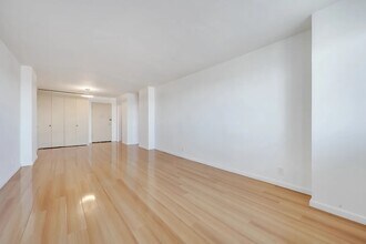 39-65-65 52nd St in Queens, NY - Building Photo - Building Photo