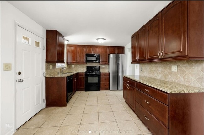 728 Boxwood Dr in Schaumburg, IL - Building Photo - Building Photo