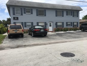 Oak Crest Apartments in Fort Lauderdale, FL - Foto de edificio - Building Photo