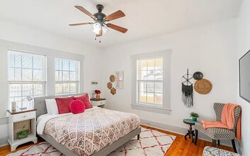 475 E French Pl in San Antonio, TX - Building Photo - Building Photo