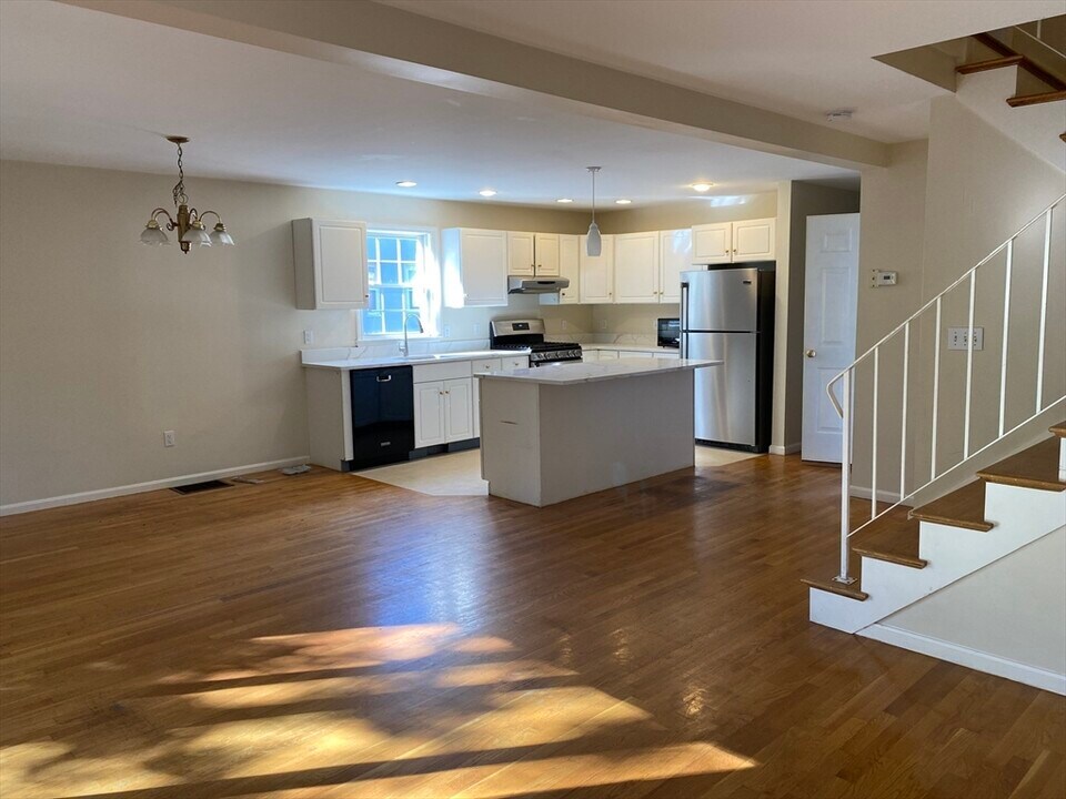 52 Kenneth St in Newton, MA - Building Photo