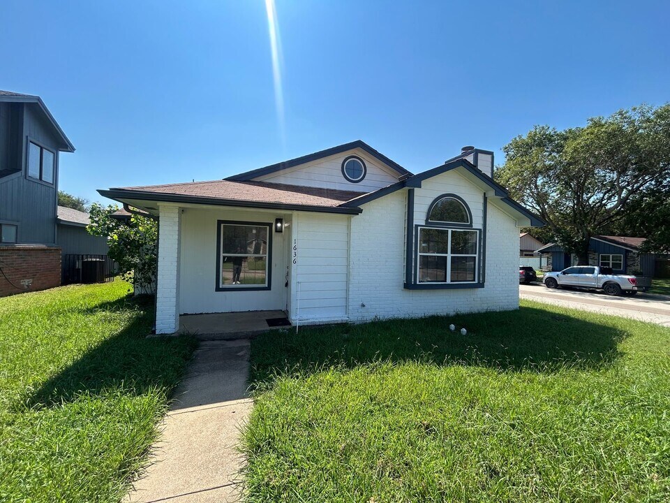 1636 Thomaswood Ln in Dallas, TX - Building Photo