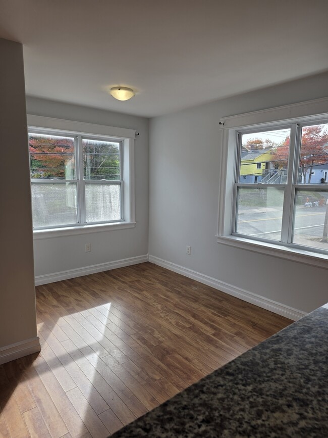 693 St Margarets Bay Rd in Halifax, NS - Building Photo - Building Photo