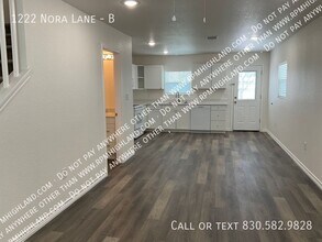 1222 Nora Ln in Kingsland, TX - Building Photo - Building Photo