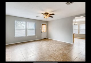 608 Sherry Dr in Leander, TX - Foto de edificio - Building Photo