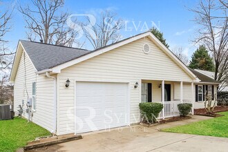 520 Country Garden Dr in Fountain Inn, SC - Building Photo - Building Photo