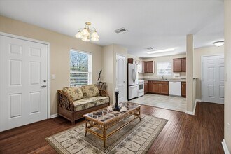 1618 Bayou Shore Dr in Galveston, TX - Building Photo - Building Photo