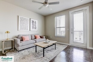 5810 Worth Pkwy in San Antonio, TX - Building Photo