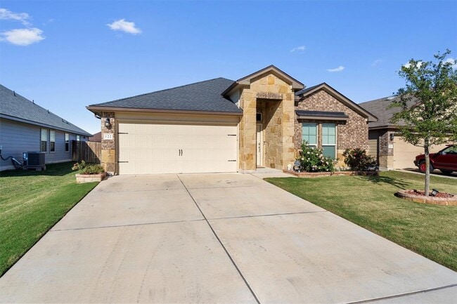 122 Beth Ann Loop in Taylor, TX - Building Photo - Building Photo