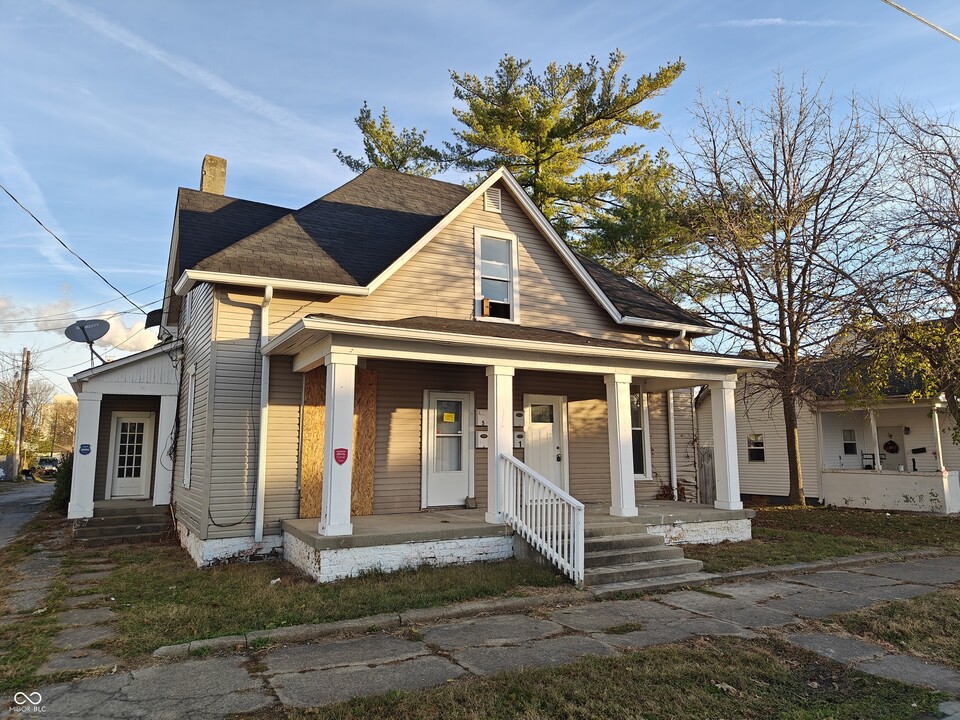 316 E Franklin St in Shelbyville, IN - Building Photo