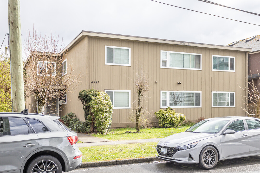 6712 Marlborough Av in Burnaby, BC - Building Photo