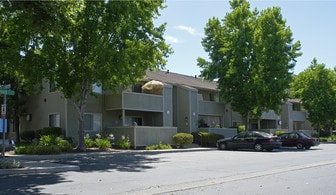 Baywood Villas Apartments