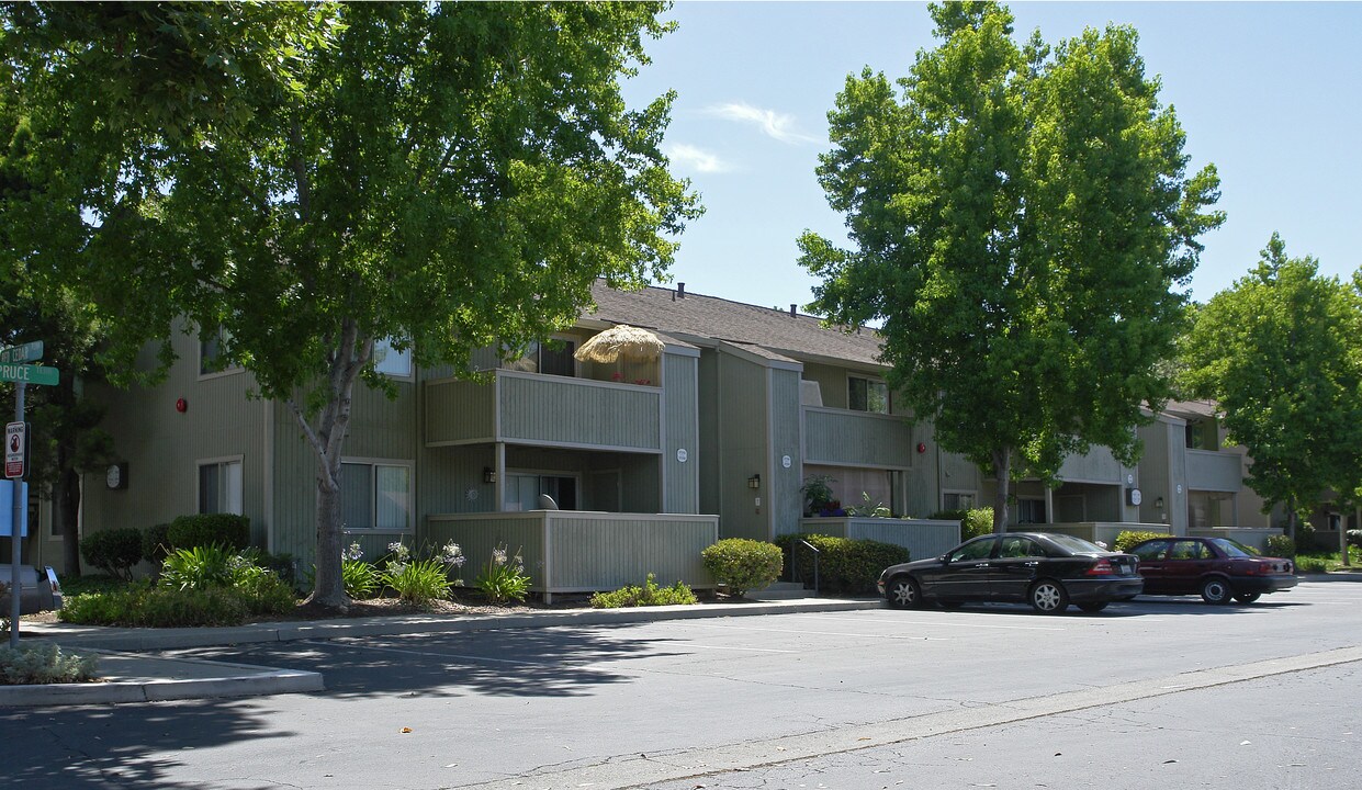 Baywood Villas in Fremont, CA - Building Photo