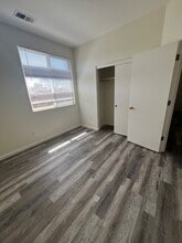 309 Queencrest Ct in Oakdale, CA - Building Photo - Building Photo