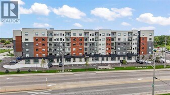 4775 Walker Rd in Windsor, ON - Building Photo