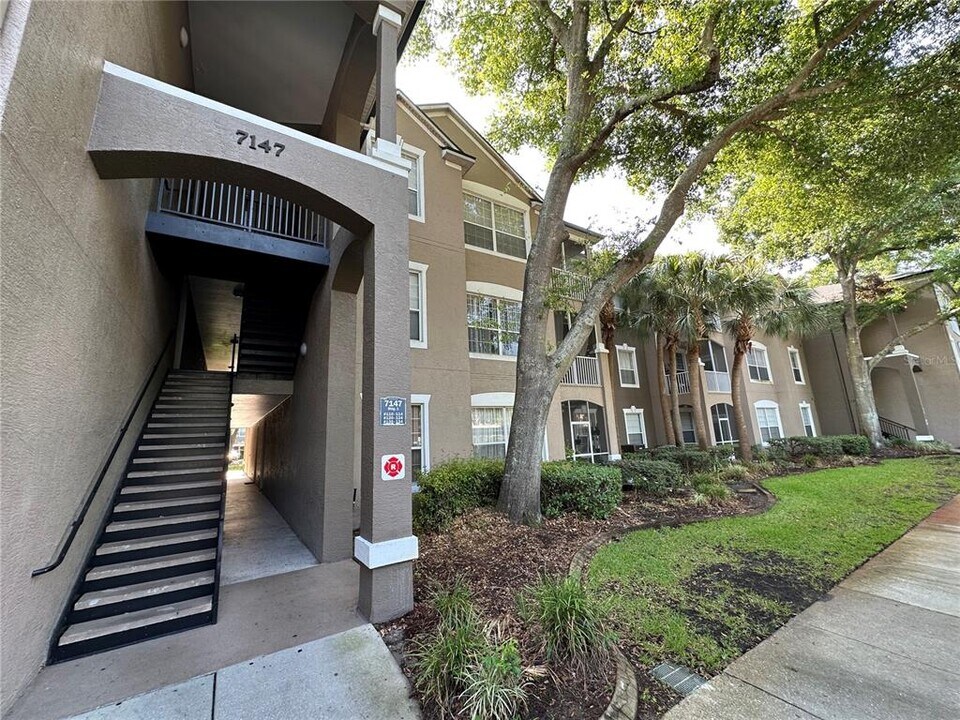 7147 Yacht Basin Ave in Orlando, FL - Building Photo
