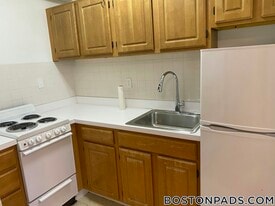 475 Highland Ave, Unit 1 in Malden, MA - Building Photo