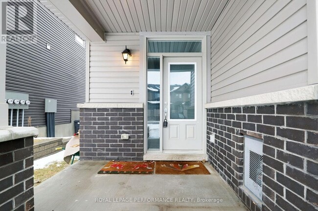 1011 Kijik Cres in Ottawa, ON - Building Photo - Building Photo