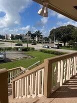 14 Waltham E in West Palm Beach, FL - Building Photo