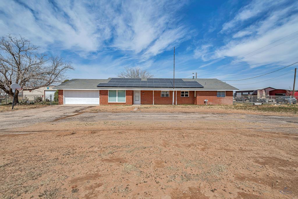 311 E County Rd 140 in Midland, TX - Building Photo