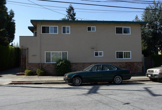 1620 Hess Rd in Redwood City, CA - Building Photo - Building Photo