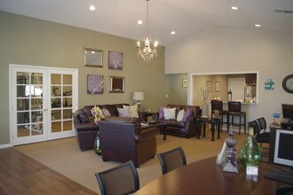 Peppertree in Pittsburg, CA - Foto de edificio - Building Photo