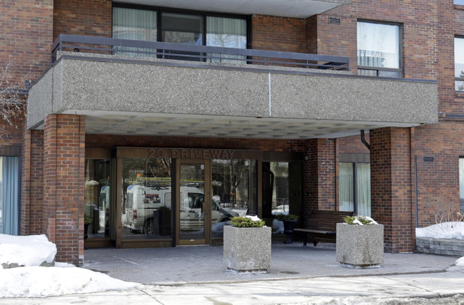 The Driveway in Ottawa, ON - Building Photo - Building Photo