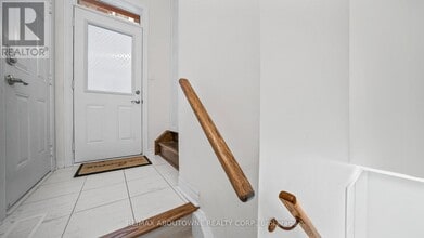 341 Ironside Dr in Oakville, ON - Building Photo - Building Photo