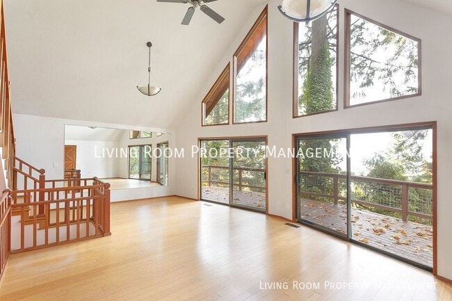 9802 NW Germantown Rd in Portland, OR - Building Photo - Building Photo