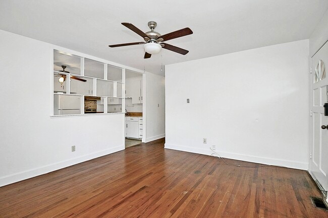 4401 Ridgeley Dr in Charlotte, NC - Foto de edificio - Building Photo