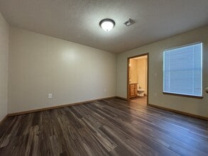 1965 Deerfield Dr in McPherson, KS - Building Photo - Building Photo