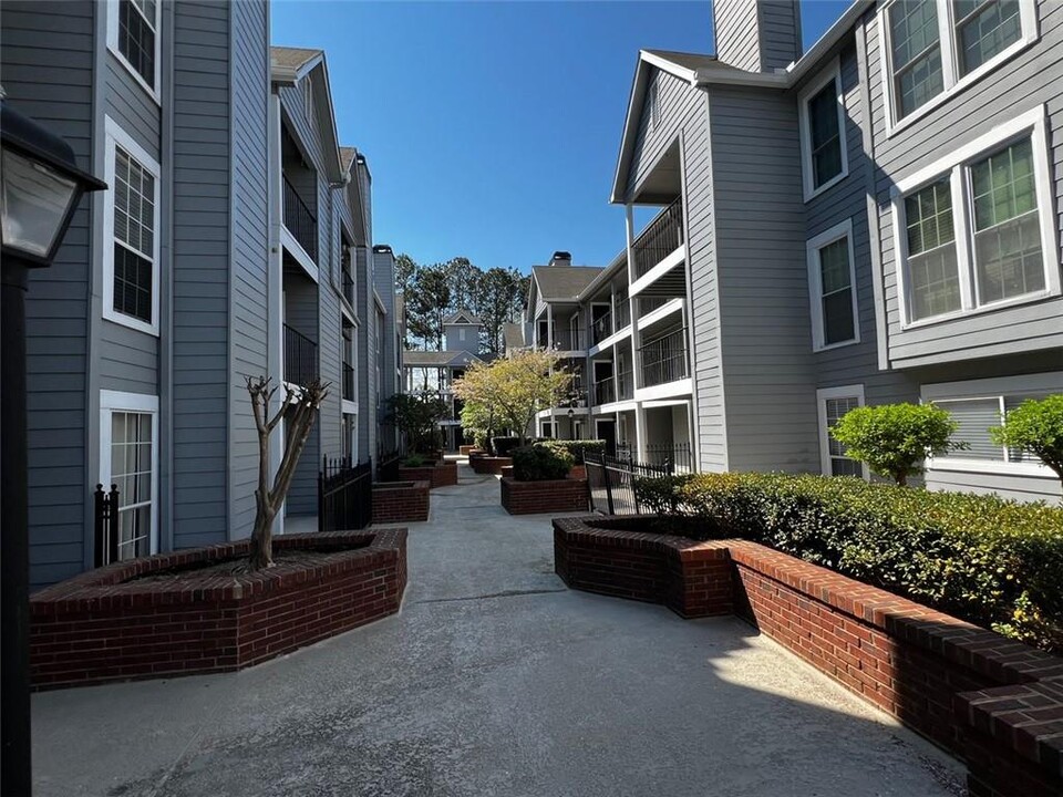 424 Granville Ct in Atlanta, GA - Building Photo