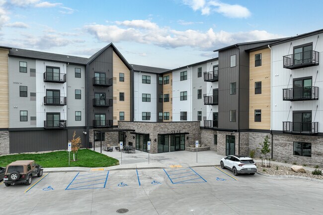 Origin at Tillstone in Fargo, ND - Foto de edificio - Building Photo