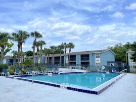 2501 N Alafaya Trail in Orlando, FL - Building Photo