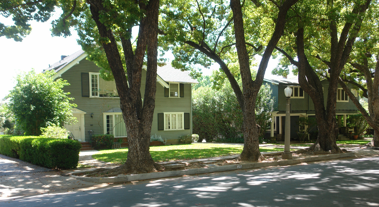 270-280 S Oakland Ave in Pasadena, CA - Building Photo