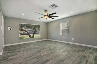 2235 E Mitchell Dr in Phoenix, AZ - Building Photo - Building Photo
