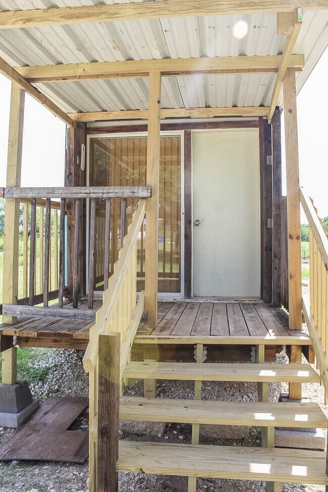 106 Private Rd 7741 in Devine, TX - Building Photo - Building Photo