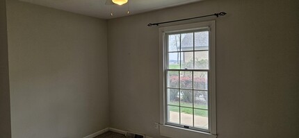 24360 E River Rd in Grosse Ile, MI - Building Photo - Building Photo