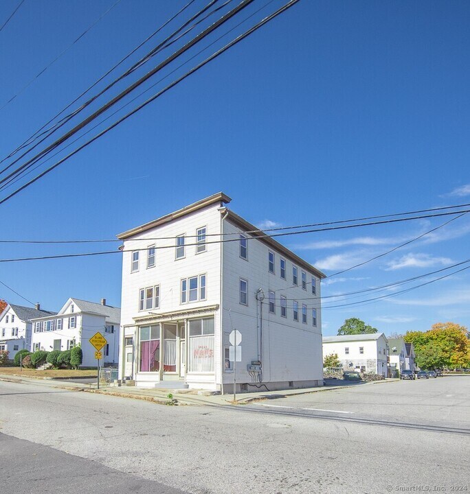 72-76 Prospect St in Plainfield, CT - Foto de edificio