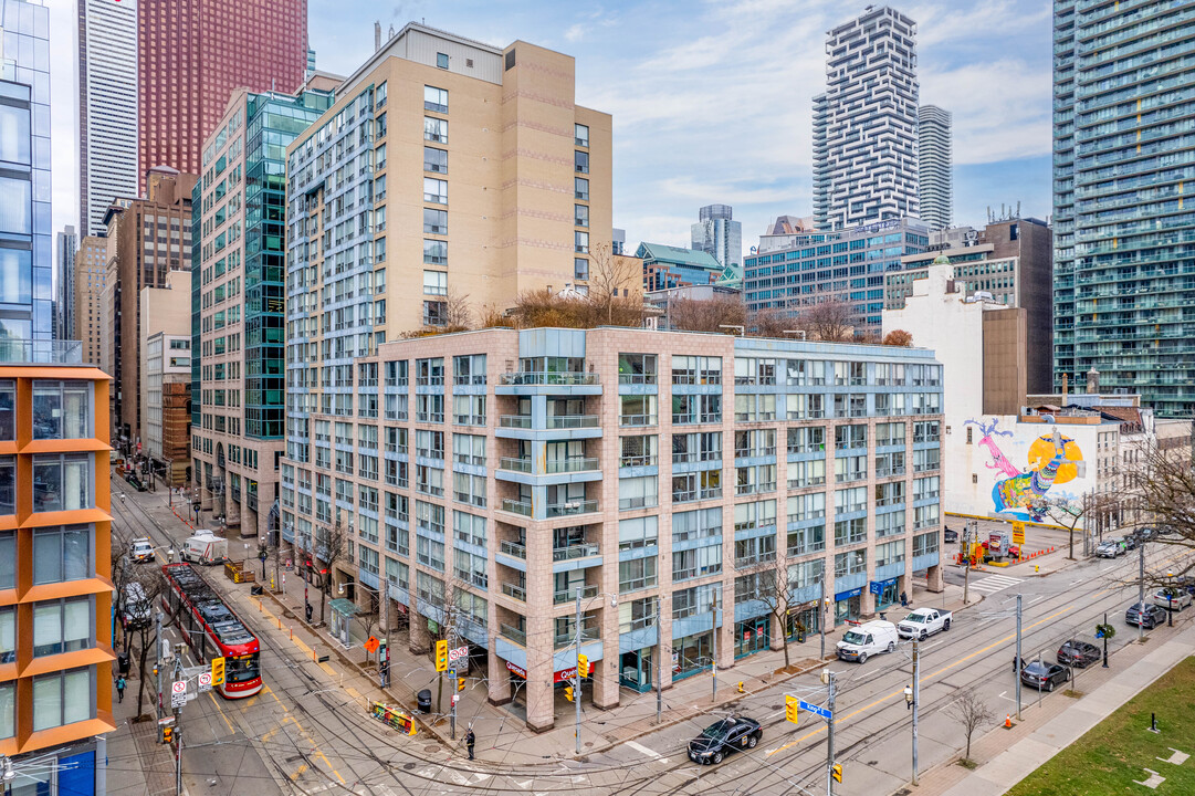 92 King St E in Toronto, ON - Building Photo