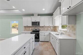 222 W Mahl St in Edinburg, TX - Building Photo - Building Photo