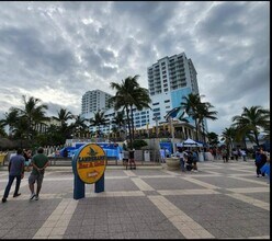 905 Natures Cove Rd in Dania Beach, FL - Building Photo - Building Photo