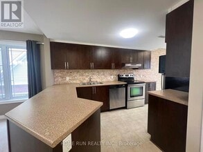 578 Chapman Mills Dr in Ottawa, ON - Building Photo - Building Photo