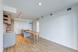 10448 University Dr in Surrey, BC - Building Photo - Building Photo
